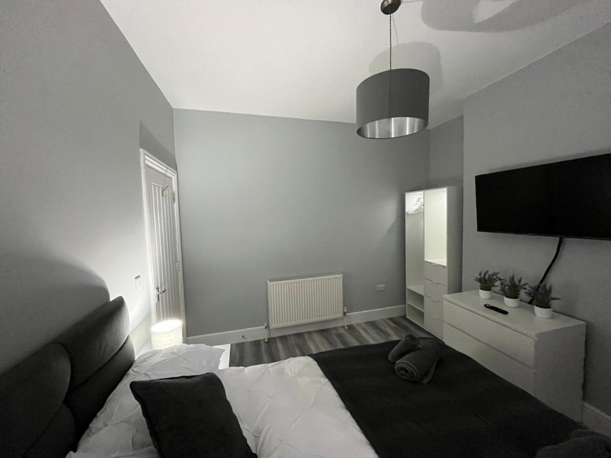 Entire Spacious 4 Bedroom Apartment In Bournemouth Exterior foto