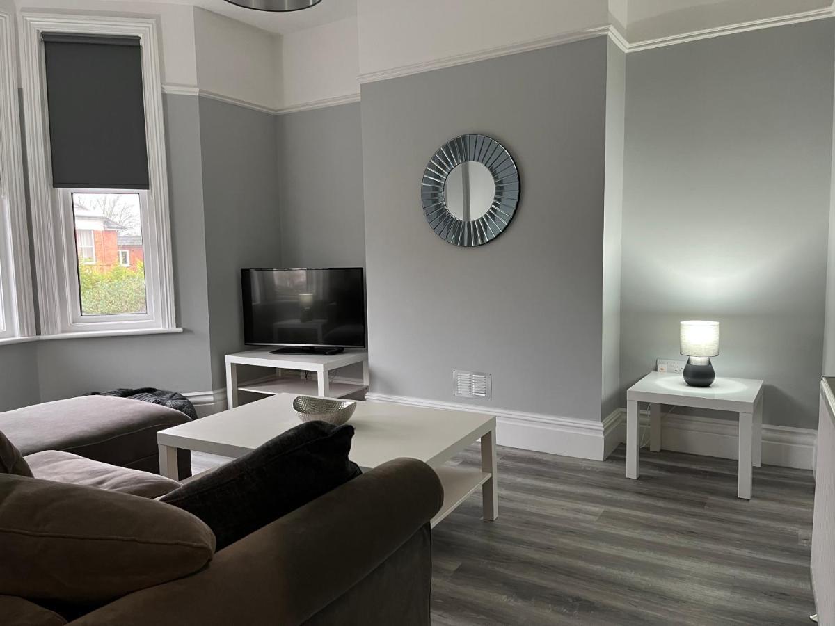 Entire Spacious 4 Bedroom Apartment In Bournemouth Exterior foto